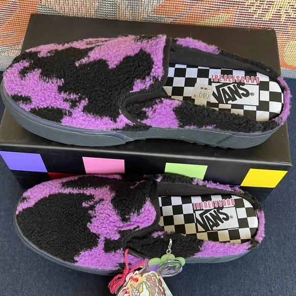 Vans WMNS Classic Slip-0n
Ireneisgood Multi
VN0A4BVZBMB
Platforms - Picture 3 of 16